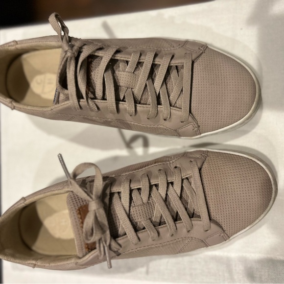 Cole Haan perforated sneakers - Picture 2 of 3